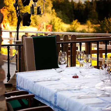 Chalet Charming In With Shared Pool *