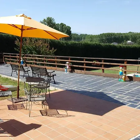 Charming In With Shared Pool Chalet
